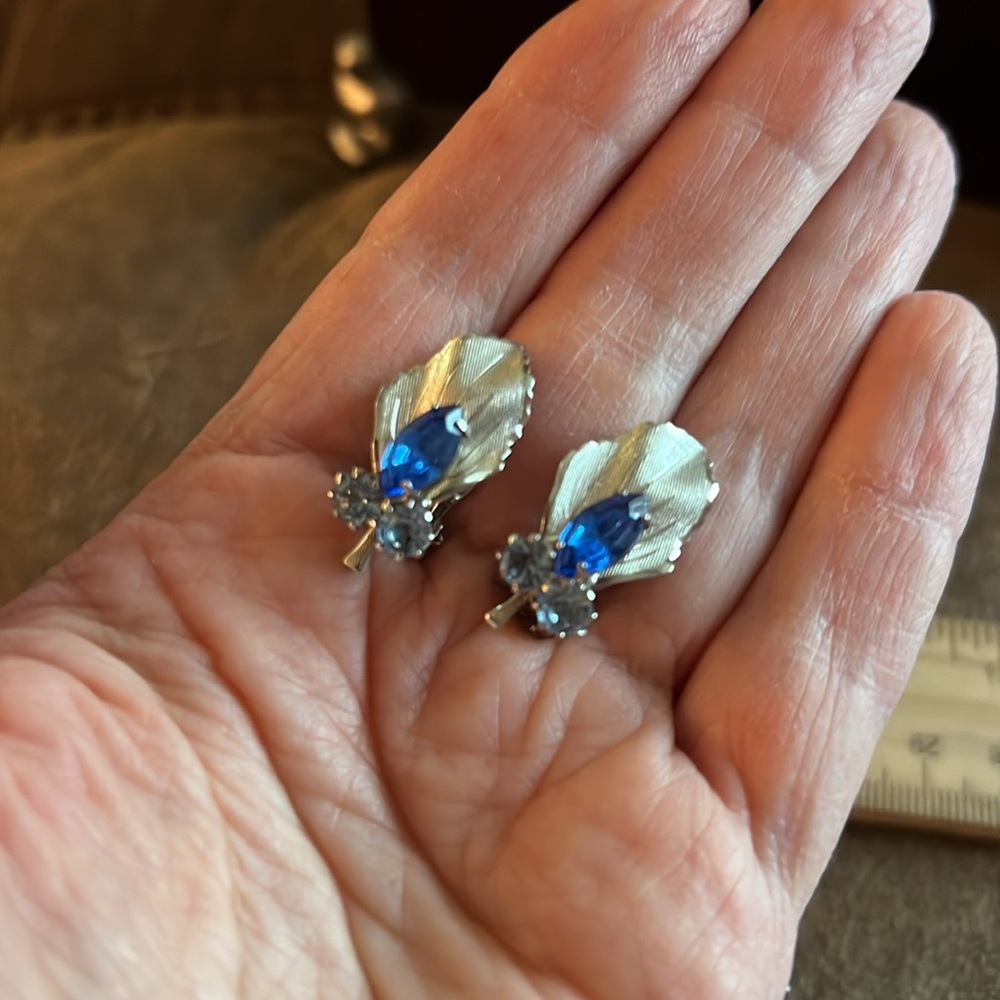 Vintage Floral Leaf Blue and Silver Clip On Earrings - Picture 5 of 5